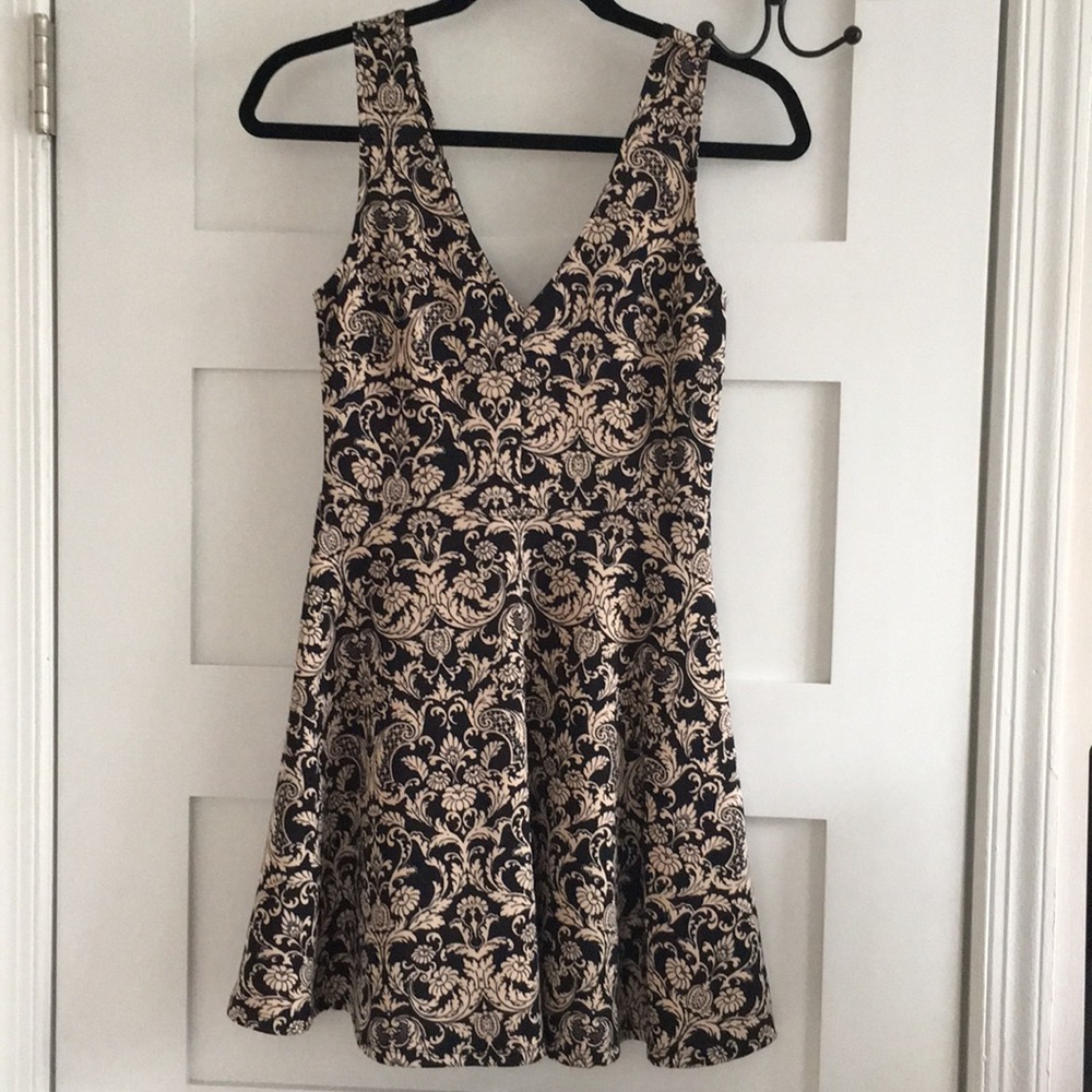 Black and Tan/cream printed v-neck dress